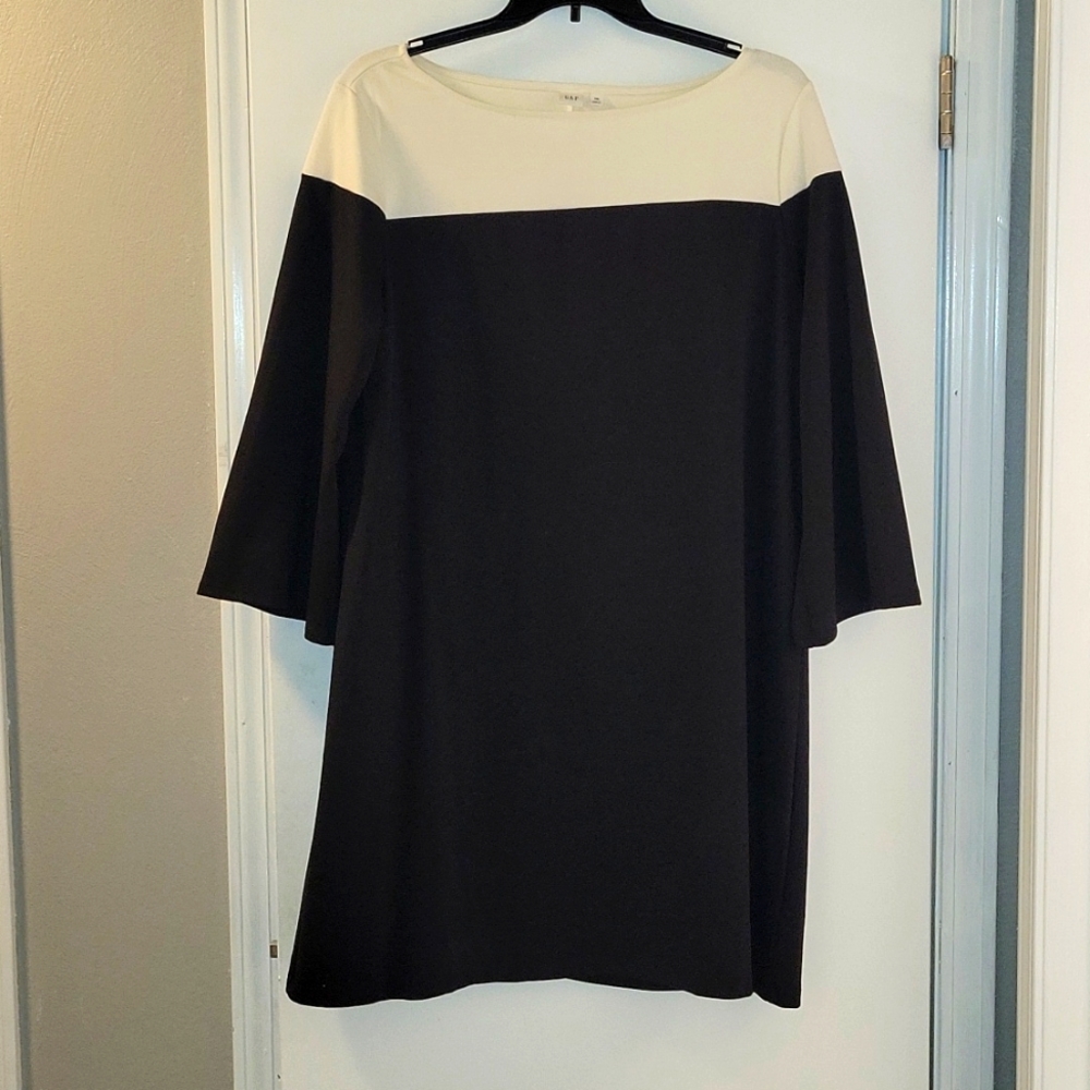 Gap Ponte Knit Long Bell Sleeve Shift Dress, XXL, Black and Cream Colorblock